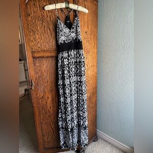 Fashion Nova black and white maxi dress with slit XS